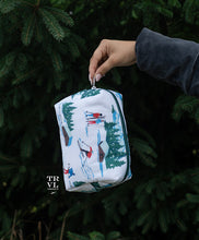 Load image into Gallery viewer, Cosmetic Bag - Puffer Medium Cos - Hit the Slopes
