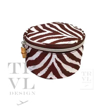 Load image into Gallery viewer, JEWEL ROUND - HIDE STRIPE COCO  *TRVL Deal
