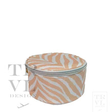 Load image into Gallery viewer, Jewel Round - Hide Stripe Sand *Trvl Deal Hide Stripe Sand
